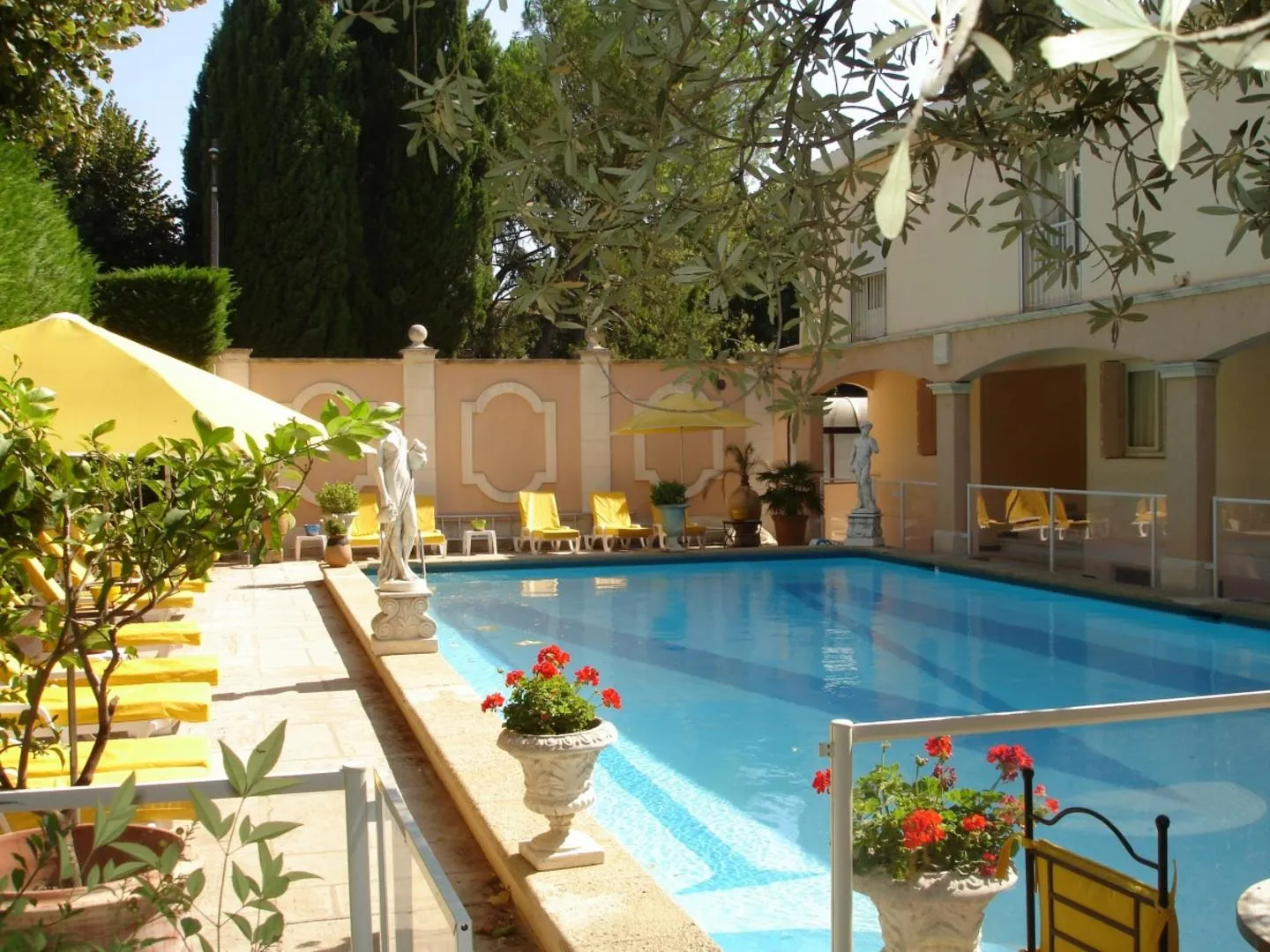 Inter-Hotel Mireille in Arles
